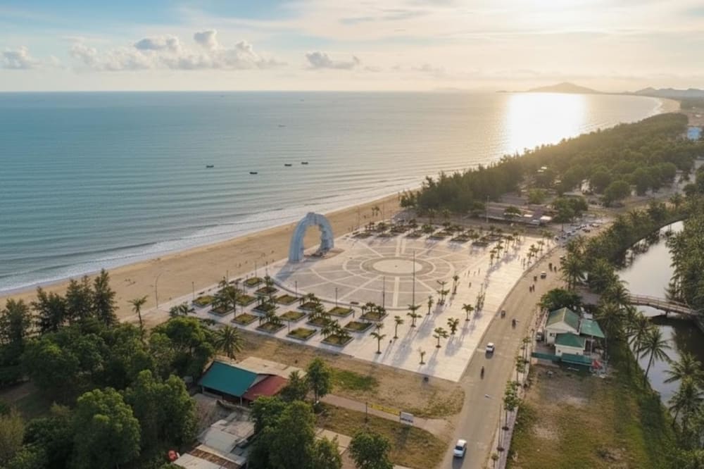 S&ocirc;ng Mỹ Dương uốn lượn b&ecirc;n biển Xu&acirc;n Th&agrave;nh như n&eacute;t vẽ mềm mại trong bức tranh thi&ecirc;n nhi&ecirc;n